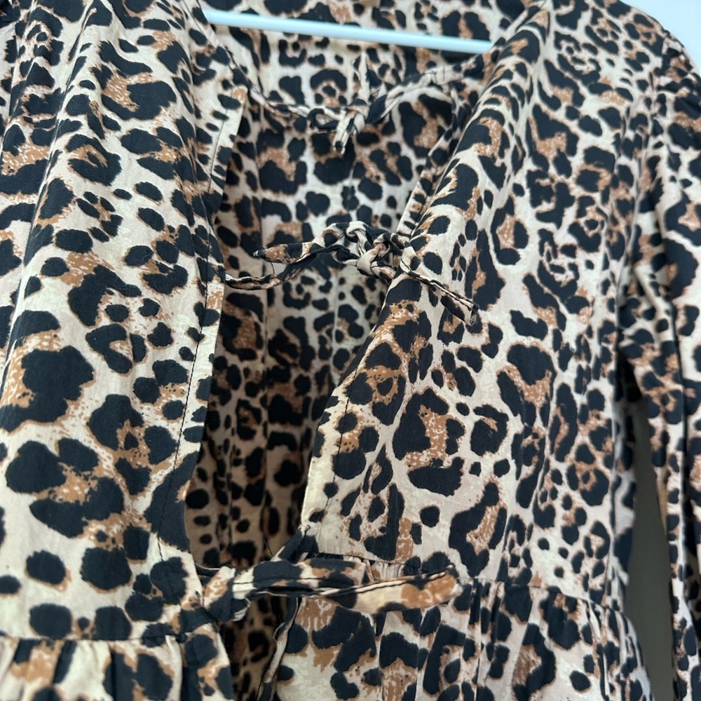 Chic Leopard Print Blouse for Women - Picture 3 of 4